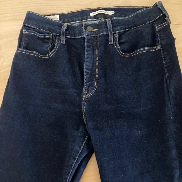 Levi's® Premium 724 HIGH RISE SLIM STRAIGHT WOMEN'S JEANS, Size 30, inseam 30 - Picture 7 of 11